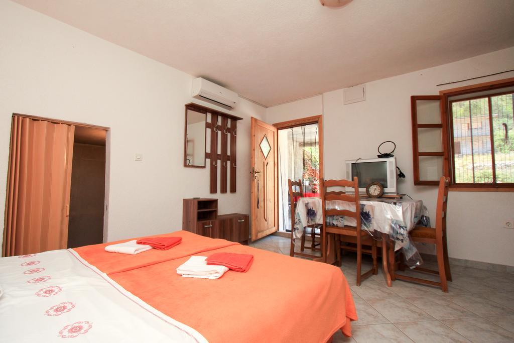 Appartement Robinson Braco à Bogomolje Extérieur photo